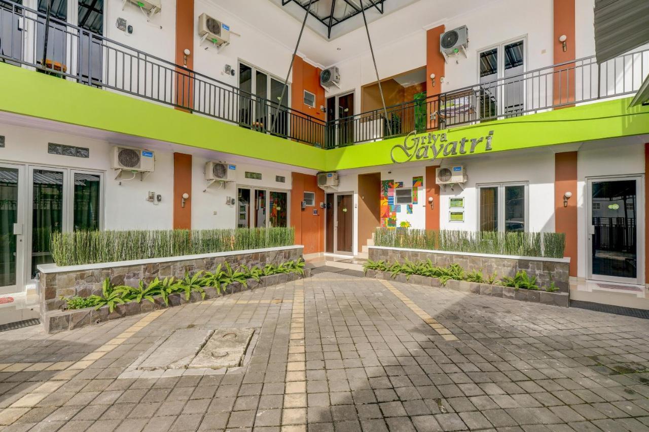Super Oyo 3496 Griya Gayatri Syariah Hotel Melati Exterior foto