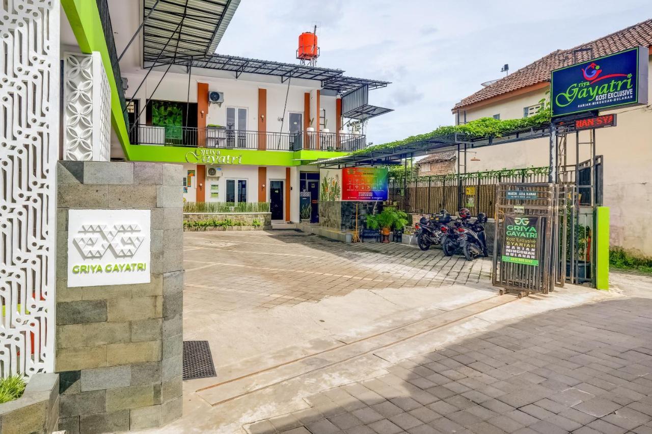 Super Oyo 3496 Griya Gayatri Syariah Hotel Melati Exterior foto
