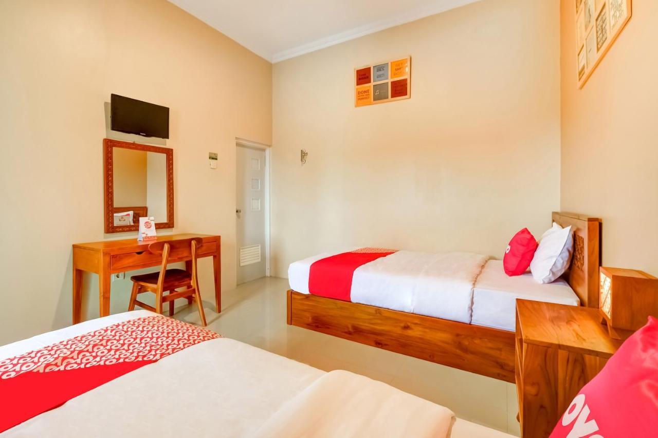 Super Oyo 3496 Griya Gayatri Syariah Hotel Melati Exterior foto