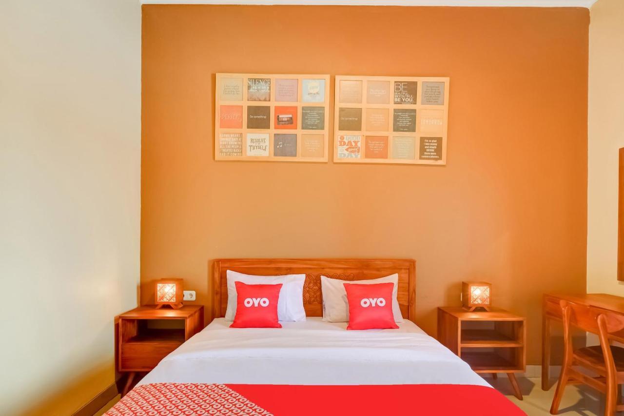 Super Oyo 3496 Griya Gayatri Syariah Hotel Melati Exterior foto