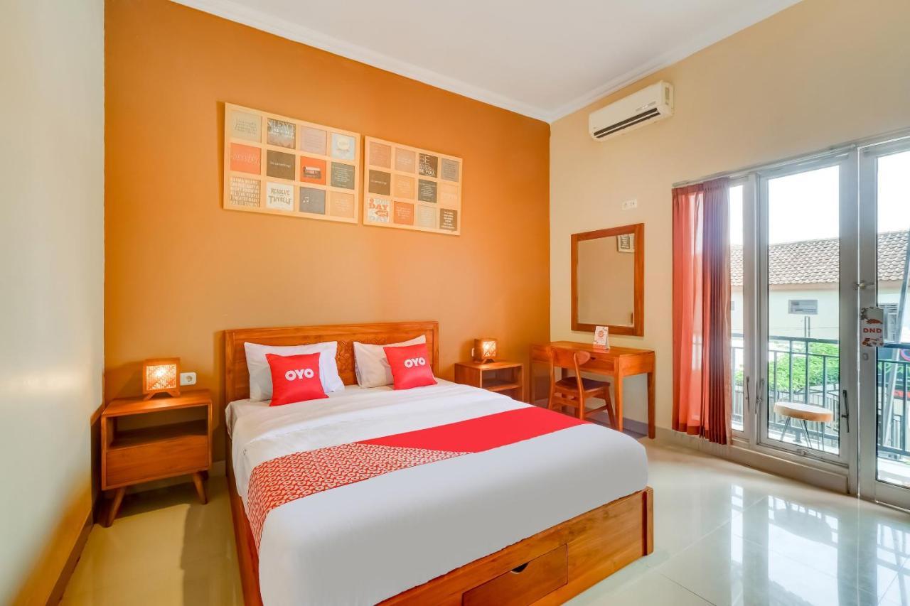 Super Oyo 3496 Griya Gayatri Syariah Hotel Melati Exterior foto