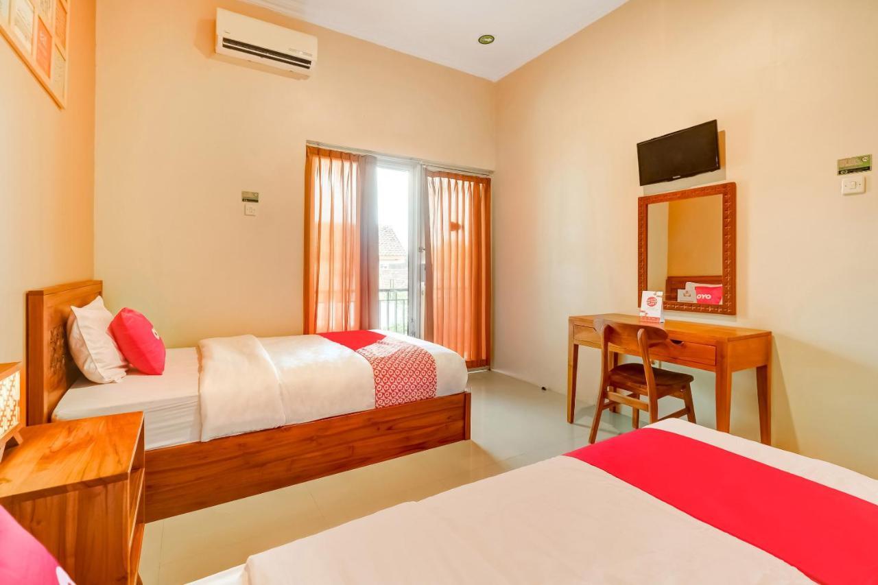 Super Oyo 3496 Griya Gayatri Syariah Hotel Melati Exterior foto