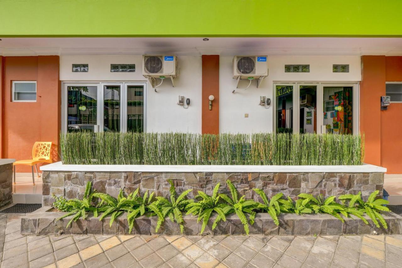 Super Oyo 3496 Griya Gayatri Syariah Hotel Melati Exterior foto