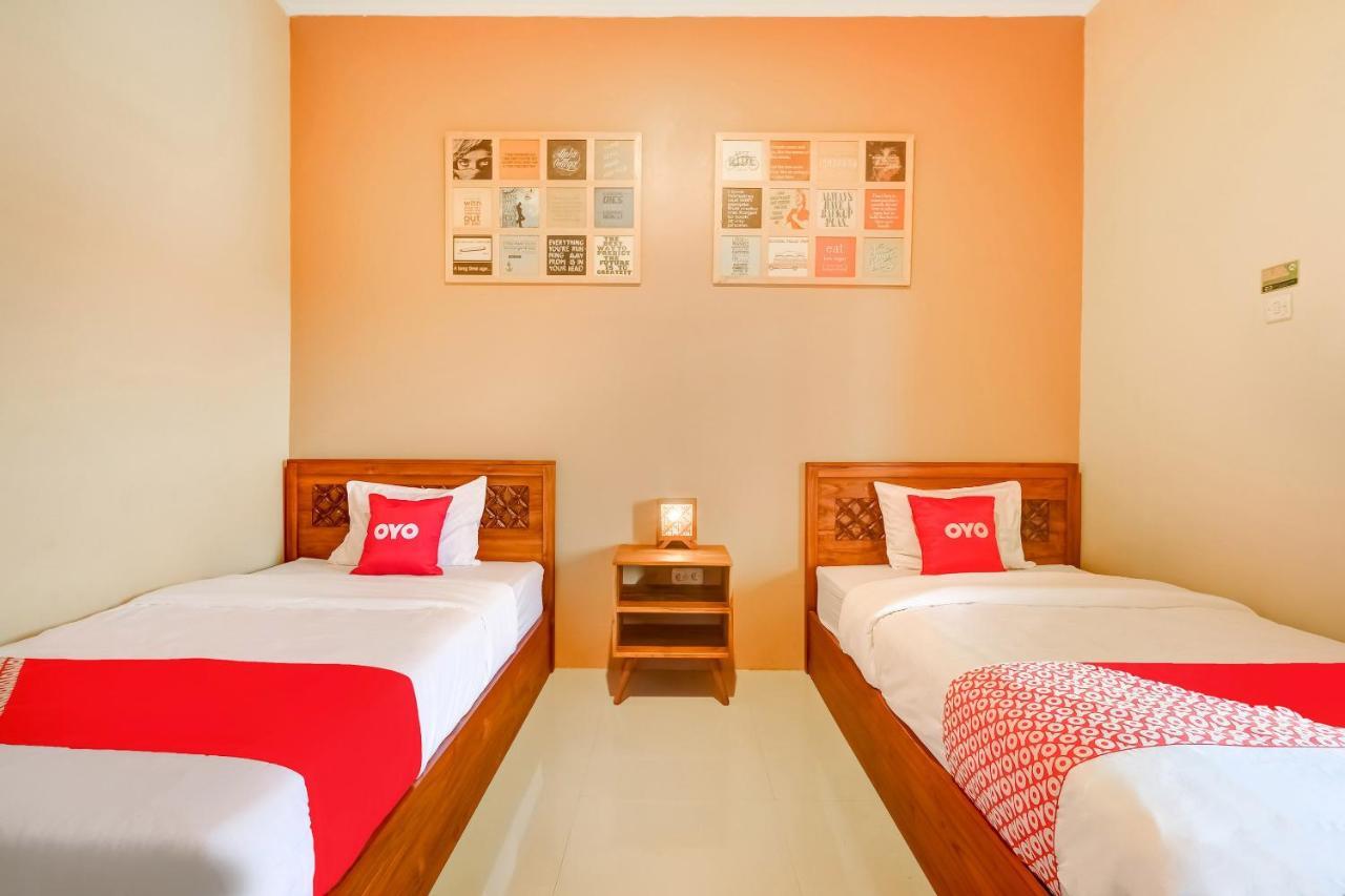 Super Oyo 3496 Griya Gayatri Syariah Hotel Melati Exterior foto